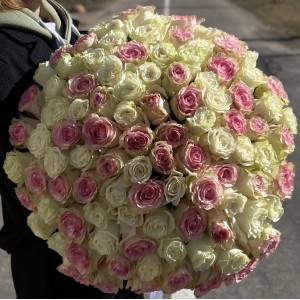 Букет из белых и розовых роз "Роскошный"